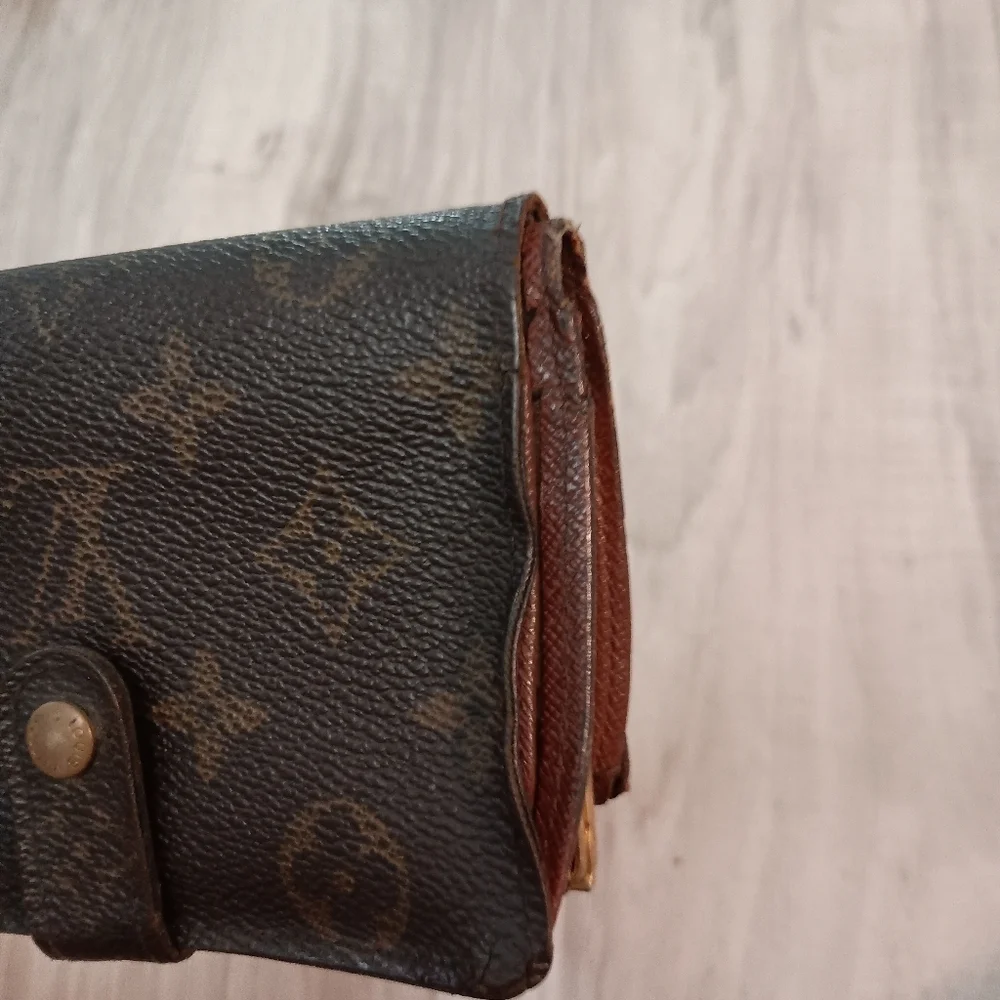 Louis Vuitton Monogram Kisslock Wallet